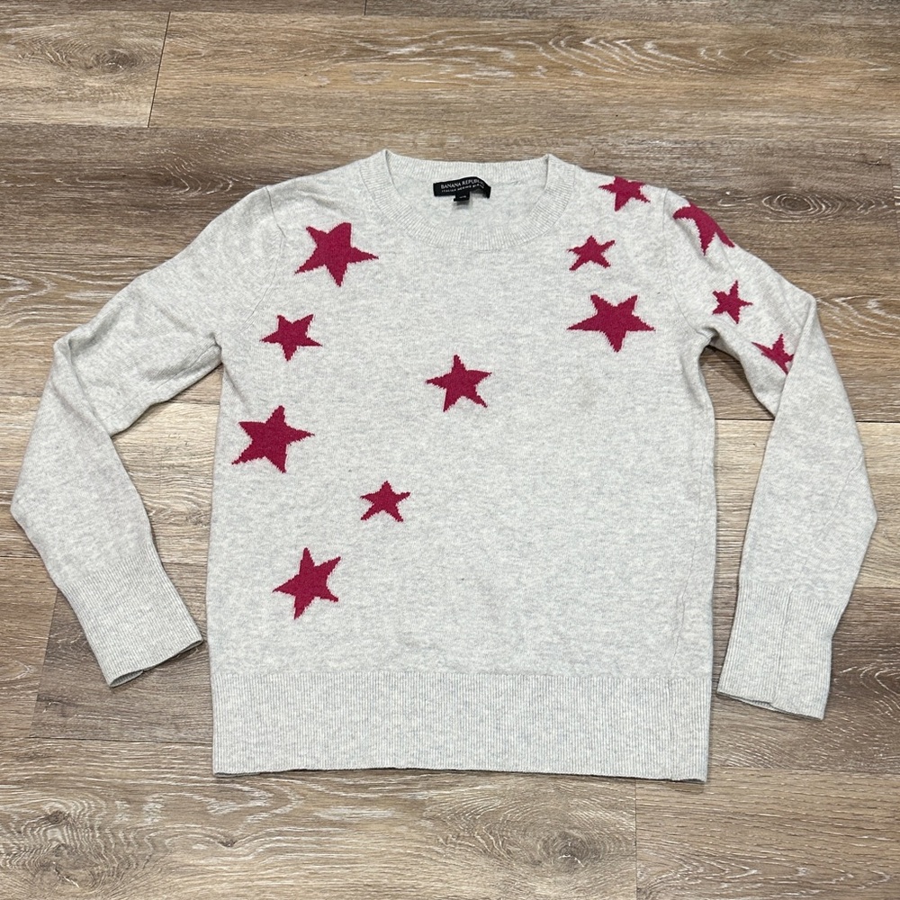 Banana Republic Soft Grey Sweater with Pink Stars